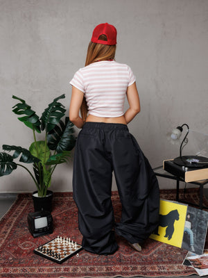 Babytee Stripes Chill Star CHILL rosa cropped — tejido acanalado rayado con logo en serigrafía vinotinto, camiseta femenina streetwear hecha en Colombia
