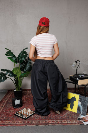 Babytee Stripes Chill Star CHILL rosa cropped — tejido acanalado rayado con logo en serigrafía vinotinto, camiseta femenina streetwear hecha en Colombia