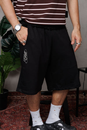 Baggy Jort CHILL negro unisex 300gr — algodón burda con estampado calligráfico en pierna y efecto tela sobrante en pretina, streetwear hecho en Colombia