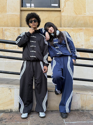 Camibuzo Ondas CHILL azul marino oversize — tela scuba con alamares estilo asiático, zigzags en sesgo aéreo y cierre, streetwear hecho en Colombia