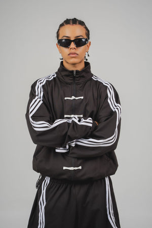 Camibuzo Ondas CHILL azul marino oversize — tela scuba con alamares estilo asiático, zigzags en sesgo aéreo y cierre, streetwear hecho en Colombia
