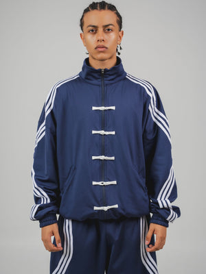 Camibuzo Ondas CHILL azul marino oversize — tela scuba con alamares estilo asiático, zigzags en sesgo aéreo y cierre, streetwear hecho en Colombia