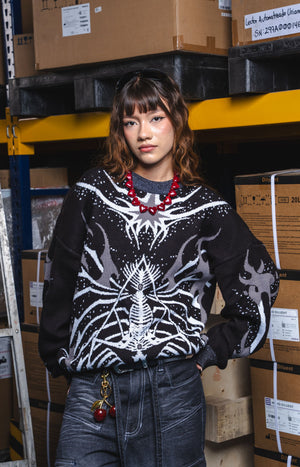 Camibuzo tejido SNK CHILL negro oversize — inspirado en Shingeki no Kyojin con patrón anime gótico, streetwear hecho en Colombia
