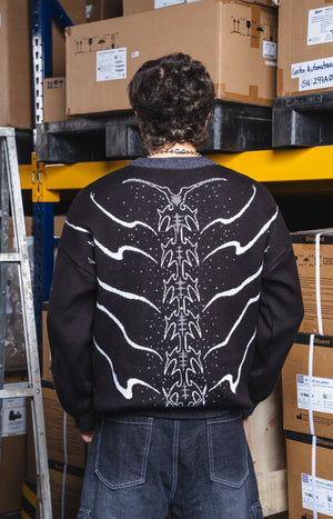 Camibuzo tejido SNK CHILL negro oversize — inspirado en Shingeki no Kyojin con patrón anime gótico, streetwear hecho en Colombia