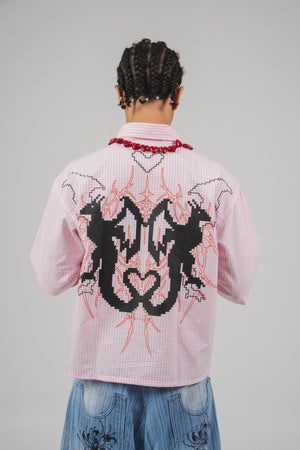 Camisa Frog Closures CHILL boxy fit rosa cuadros — estampado tribal pixel art y cierres tipo alamar, streetwear hecho en Colombia