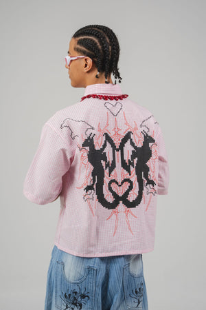 Camisa Frog Closures CHILL boxy fit rosa cuadros — estampado tribal pixel art y cierres tipo alamar, streetwear hecho en Colombia