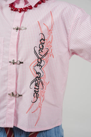 Camisa Frog Closures CHILL boxy fit rosa cuadros — estampado tribal pixel art y cierres tipo alamar, streetwear hecho en Colombia