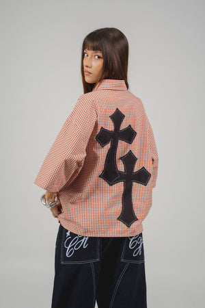 Camisa con alamares Patched cross CHILL boxy fit Terracota cuadros — parches de cruces góticas en gingham, streetwear hecho en Colombia