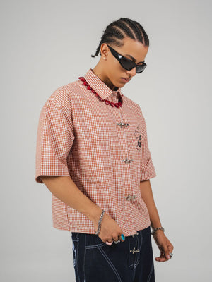 Camisa con alamares Patched cross CHILL boxy fit Terracota cuadros — parches de cruces góticas en gingham, streetwear hecho en Colombia