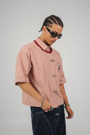 Camisa con alamares Patched cross CHILL boxy fit Terracota cuadros — parches de cruces góticas en gingham, streetwear hecho en Colombia
