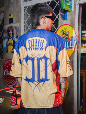 Camisa de fútbol Colombia CHILL oversize — tela deportiva full sublimada amarillo y azul con estampado gótico tribal, streetwear hecho en Colombia
