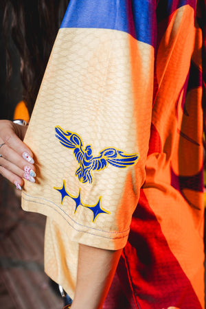 Camisa de fútbol Colombia CHILL oversize — tela deportiva full sublimada amarillo y azul con estampado gótico tribal, streetwear hecho en Colombia