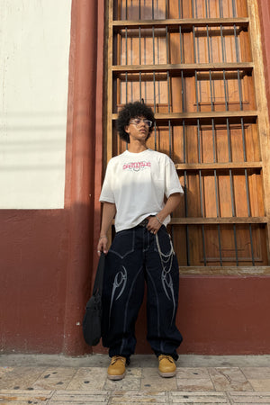 Camiseta CHILL oversize vainilla — algodón peinado 230gr con estampado anime gótico de guerrero alado en serigrafía, streetwear hecho en Colombia