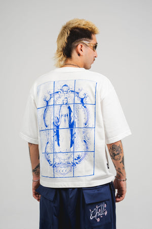Camiseta María Protégenos CHILL oversize blanca — algodón peruano 250gr con estampado Virgen María barroco azul cobalto en serigrafía, streetwear hecho en Colombia