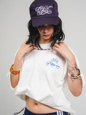 Camiseta María Protégenos CHILL oversize blanca — algodón peruano 250gr con estampado Virgen María barroco azul cobalto en serigrafía, streetwear hecho en Colombia