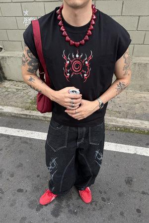 Camiseta CHILL manga sisa negra — algodón con estampado tribal anime ninja en serigrafía y kanjis japoneses, streetwear hecho en Colombia