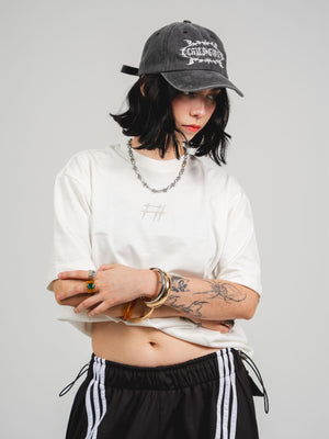 Camiseta Chill Spinas oversize blanca — algodón peruano 200gr con logo en relieve serigrafía tono sobre tono, streetwear minimalista hecho en Colombia