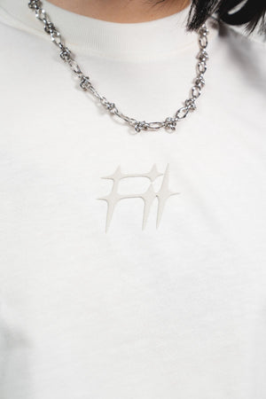Camiseta Chill Spinas oversize blanca — algodón peruano 200gr con logo en relieve serigrafía tono sobre tono, streetwear minimalista hecho en Colombia