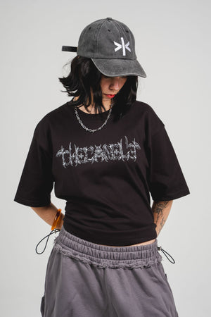 Camiseta The Candle CHILL oversize negra — algodón peruano 250gr con candelabro gótico calaveras en serigrafía alta densidad, streetwear hecho en Colombia