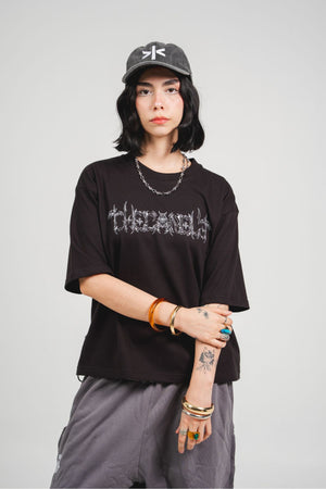 Camiseta The Candle CHILL oversize negra — algodón peruano 250gr con candelabro gótico calaveras en serigrafía alta densidad, streetwear hecho en Colombia