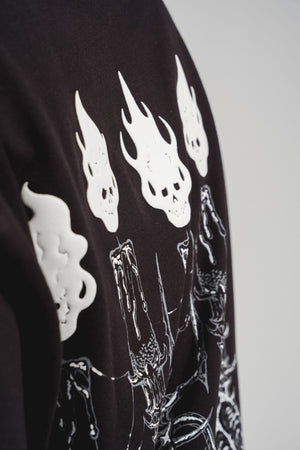 Camiseta The Candle CHILL oversize negra — algodón peruano 250gr con candelabro gótico calaveras en serigrafía alta densidad, streetwear hecho en Colombia
