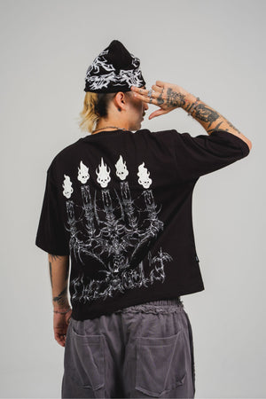 Camiseta The Candle CHILL oversize negra — algodón peruano 250gr con candelabro gótico calaveras en serigrafía alta densidad, streetwear hecho en Colombia