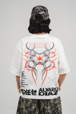 Camiseta Omakase CHILL oversize ivory — algodón peruano 250gr con estampado pulpo y kanjis japoneses en serigrafía rojo y negro, streetwear hecho en Colombia