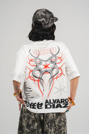 Camiseta Omakase CHILL oversize ivory — algodón peruano 250gr con estampado pulpo y kanjis japoneses en serigrafía rojo y negro, streetwear hecho en Colombia