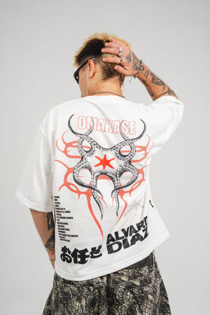 Camiseta Omakase CHILL oversize ivory — algodón peruano 250gr con estampado pulpo y kanjis japoneses en serigrafía rojo y negro, streetwear hecho en Colombia