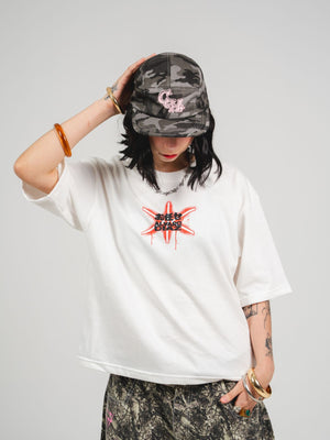 Camiseta Omakase CHILL oversize ivory — algodón peruano 250gr con estampado pulpo y kanjis japoneses en serigrafía rojo y negro, streetwear hecho en Colombia
