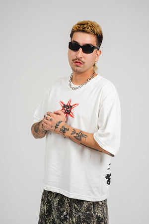 Camiseta Omakase CHILL oversize ivory — algodón peruano 250gr con estampado pulpo y kanjis japoneses en serigrafía rojo y negro, streetwear hecho en Colombia