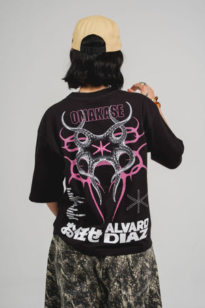 Camiseta Omakase CHILL oversize ivory — algodón peruano 250gr con estampado pulpo y kanjis japoneses en serigrafía rojo y negro, streetwear hecho en Colombia