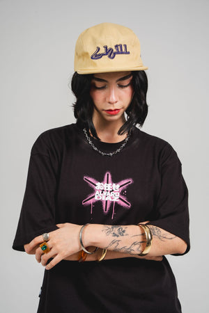 Camiseta Omakase CHILL oversize ivory — algodón peruano 250gr con estampado pulpo y kanjis japoneses en serigrafía rojo y negro, streetwear hecho en Colombia