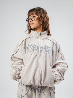 Chaqueta Reborn CHILL hueso boxy fit — antifluido con detalles reflectivos y estampado tribal serigrafía, streetwear hecho en Colombia