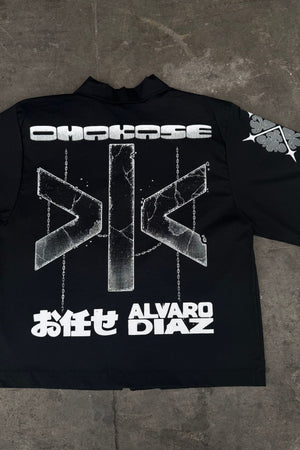Camisa con cierre Omakase CHILL boxy fit negra — estampado urbano con kanjis japoneses y gráfico metálico en serigrafía, streetwear hecho en Colombia