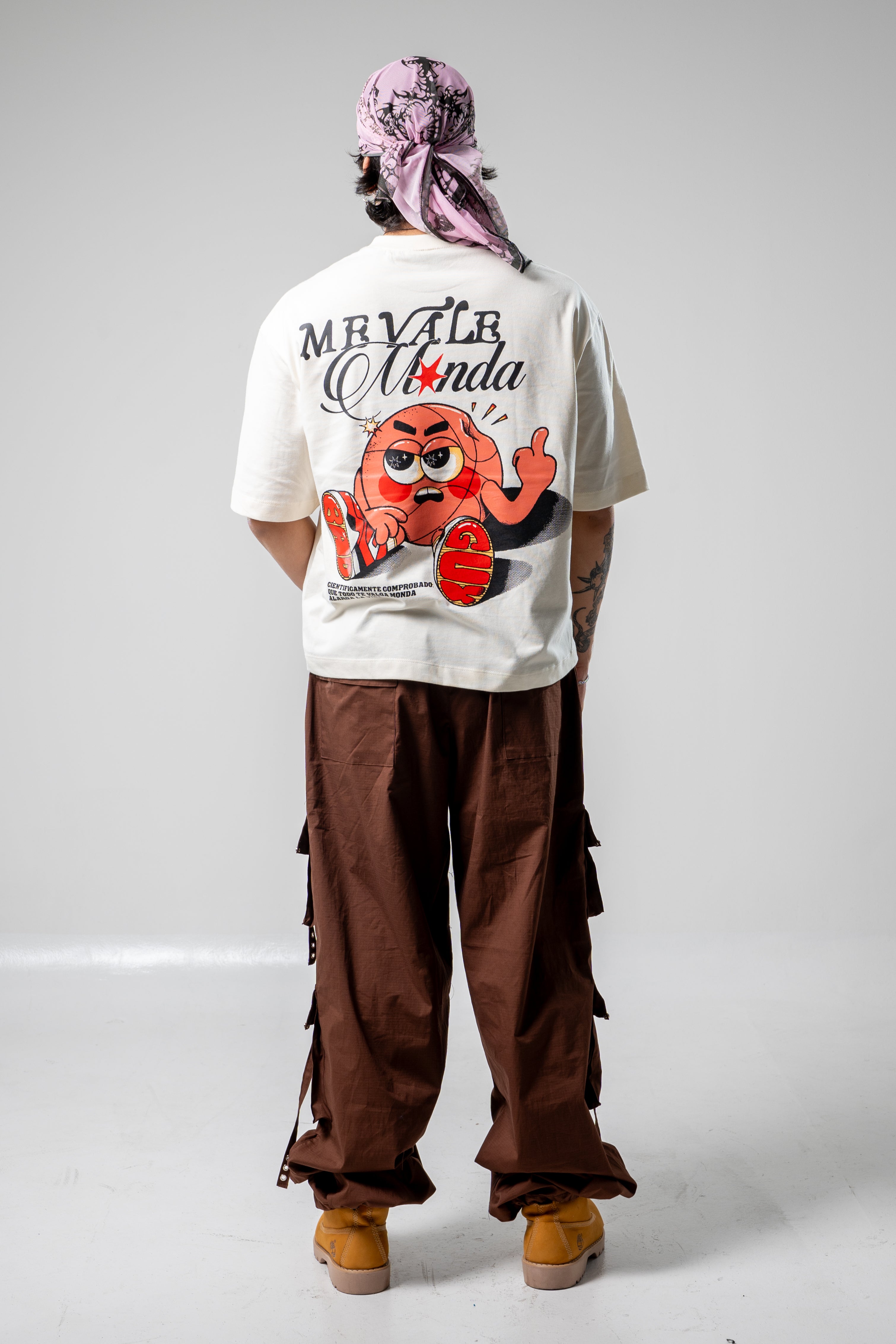 Camiseta Me vale Monda