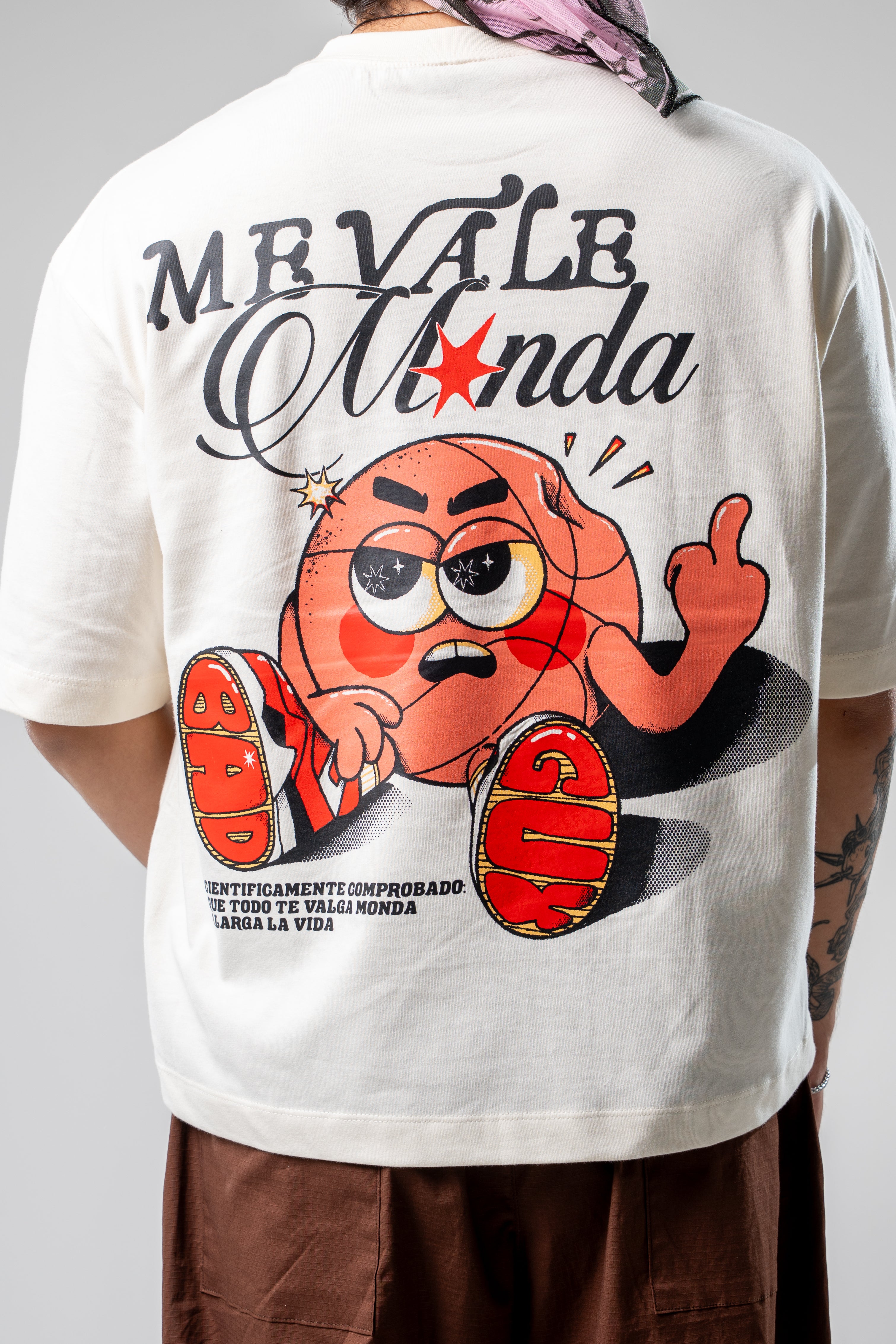 Camiseta Me vale Monda