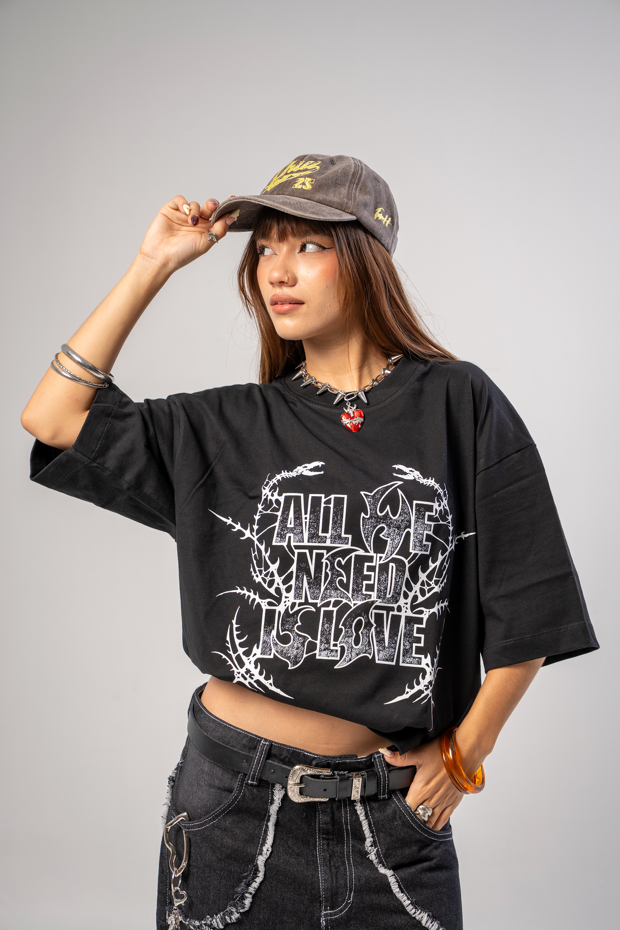 Camiseta All We Need Is Love