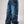 Jeans baggy CHILL azul washed — denim con bordes deshilachados curvos y bordado tribal, streetwear hecho en Colombia