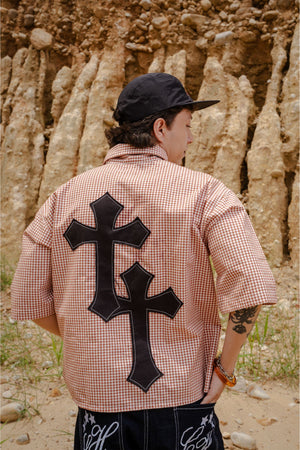 Camisa con alamares Vow of Flame CHILL boxy fit Terracota cuadros — parches de cruces góticas en gingham, streetwear hecho en Colombia