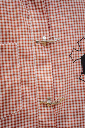 Camisa con alamares Vow of Flame CHILL boxy fit Terracota cuadros — parches de cruces góticas en gingham, streetwear hecho en Colombia