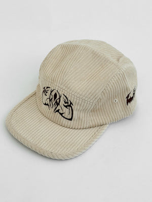 Gorra 5 paneles CHILL pana corduroy hueso — bordado tribal café, accesorio streetwear hecho en Colombia