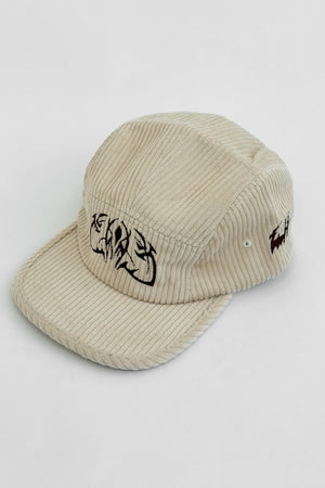 Gorra 5 paneles CHILL pana corduroy hueso — bordado tribal café, accesorio streetwear hecho en Colombia