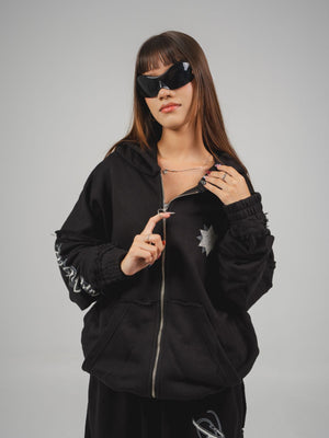 Hoodie con cierre From The Void CHILL negro oversize 400gr — algodón 100% unisex con estampado gótico demonio en serigrafía, cierre YKK y efectos raw edge, streetwear hecho en Colombia