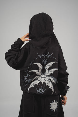 Hoodie con cierre From The Void CHILL negro oversize 400gr — algodón 100% unisex con estampado gótico demonio en serigrafía, cierre YKK y efectos raw edge, streetwear hecho en Colombia
