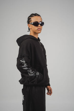Hoodie con cierre From The Void CHILL negro oversize 400gr — algodón 100% unisex con estampado gótico demonio en serigrafía, cierre YKK y efectos raw edge, streetwear hecho en Colombia