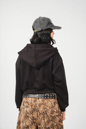 Hoodie con cierre chill core negro cropped 330gr — algodón con logo Chill script en serigrafía, hoodie femenino streetwear hecho en Colombia