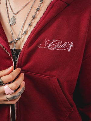 Hoodie con cierre Faith CHILL vinotinto cropped 330gr — algodón con logo Chill script en serigrafía, hoodie femenino streetwear hecho en Colombia