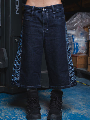 Jorts CHILL azul raw denim — bermuda baggy con estampado tribal serigrafía, streetwear hecho en Colombia