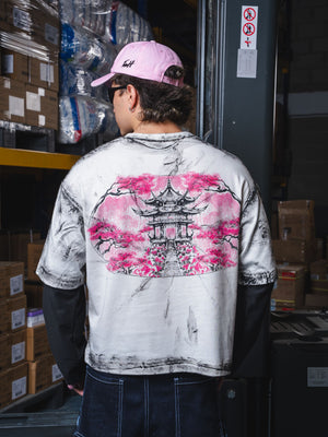 Camiseta manga larga oversize distressed CHILL — algodón pesado con estampado pagoda japonesa serigrafía, streetwear hecho en Colombia